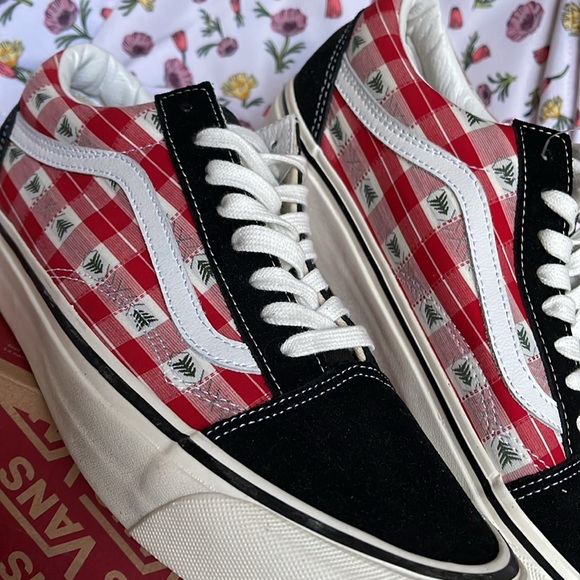Vans Men’s Old Skool 36 D
Anaheim Factory 0g Plaid
VN0A4BW3RED
Sneakers - Picture 8 of 16